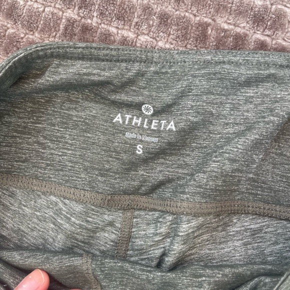 Athleta Green Capris Size Small - Picture 2 of 2